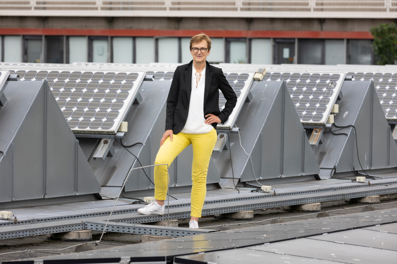 „Es gibt in Deutschland keine andere Uni, die so viele Photovoltaik-Anlagen auf den Dächern hat“, sagt Doris Sövegjarto-Wigbers.