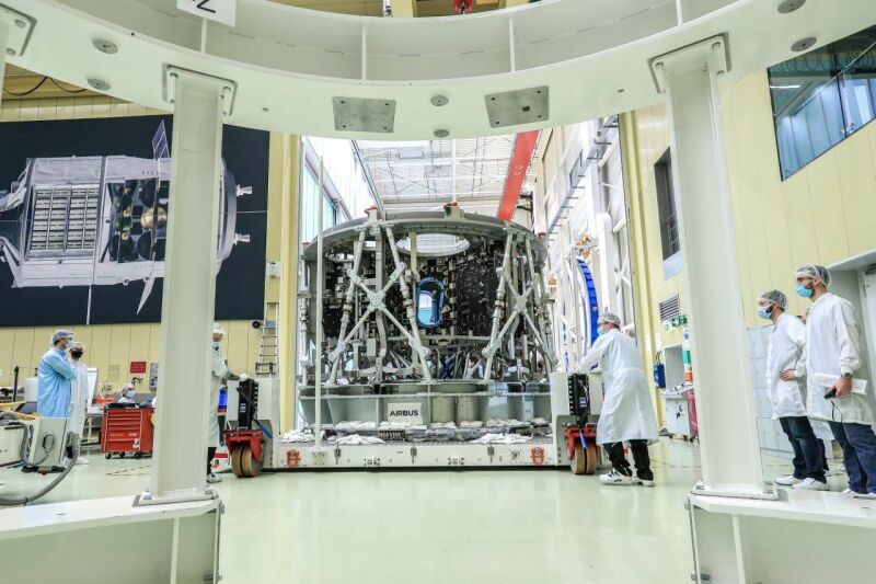 Final sprint to the Moon: In Bremen, construction has already started on the third "European Service Module" (ESM 3), which NASA will use to take astronauts to the Moon again for the first time since 1972. 