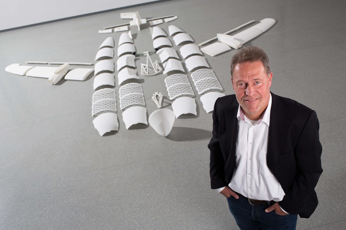 Peter Sander and the parts of the first 3D-printed aircraft 
