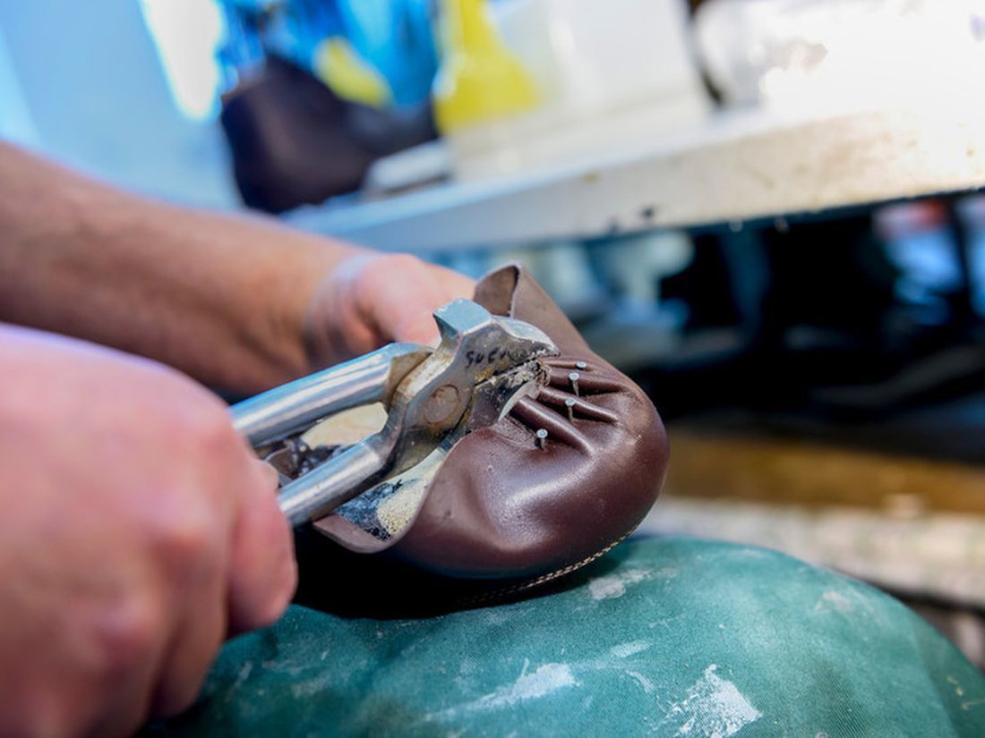 Master shoemaker Indorf at work – combining traditional and modern methods