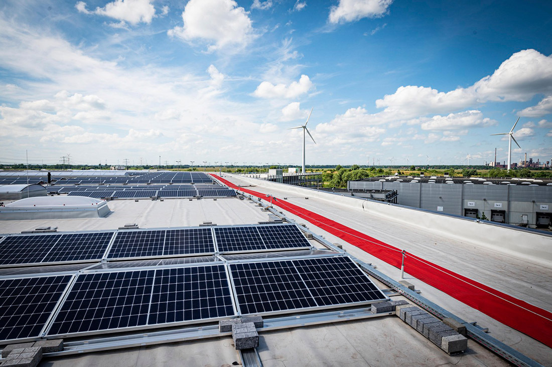 Solaranlagen auf dem Dach liefern kostengünstigen Strom für die Mietenden