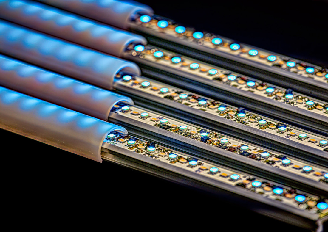 Glowing diodes in a light tube