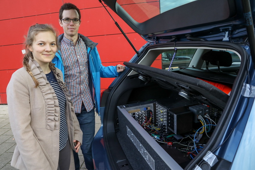 Laura Sommer and Matthias Rick are working on the University of Bremen’s AO Car project.