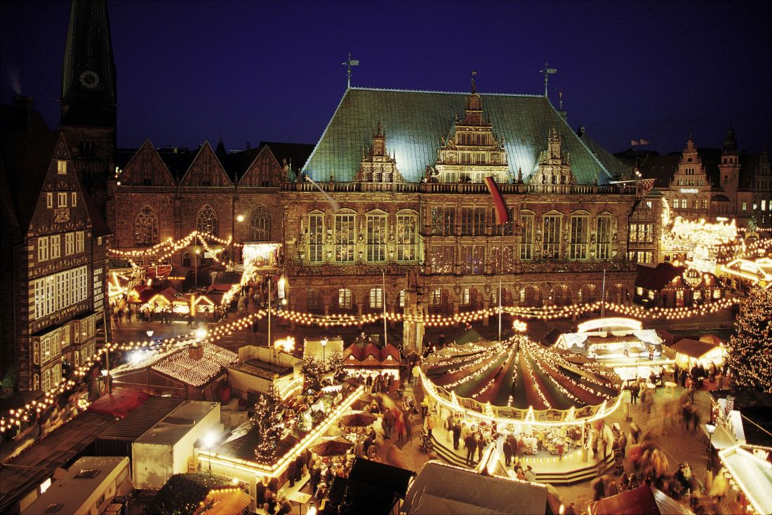 View to Christmas market from Bremen's town hall