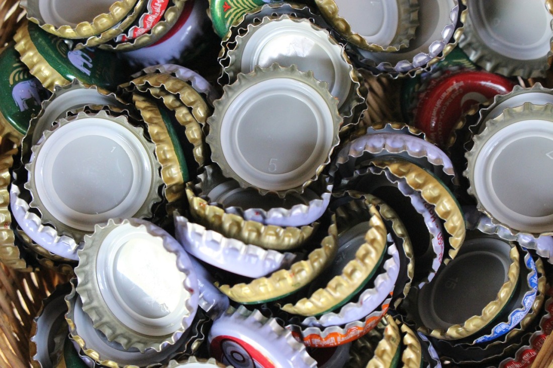 Plastic on the inside of bottle tops – one of the food industry’s typical uses of sealing compounds, such as those made by Actega DS 