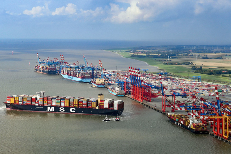 Bremerhaven: The two largest container shipping companies in the world are Maersk and MSC. Pictured here is MSC Gülsün.