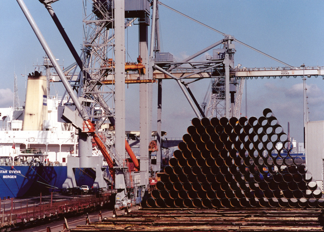 Transshipping pipes in Neustadt port.