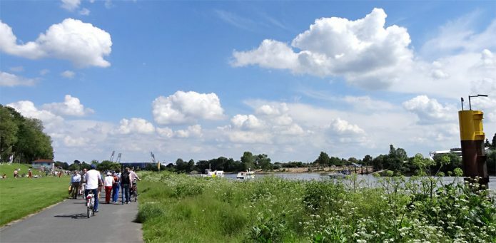 Promenade along the river Weser